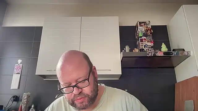 Snapshot of theitalianbear chatting on 04.18.26 theitalianbear online show from 04.18.26