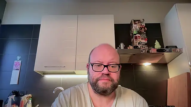 Snapshot of theitalianbear chatting on 04.21.26 theitalianbear online show from 04.21.26