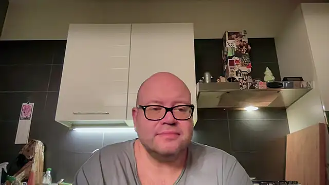 Snapshot of theitalianbear chatting on 04.28.26 theitalianbear online show from 04.28.26