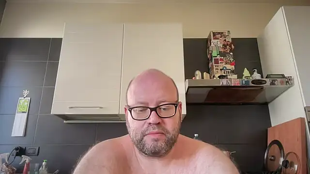 Snapshot of theitalianbear chatting on 05.13.26 theitalianbear online show from 05.13.26