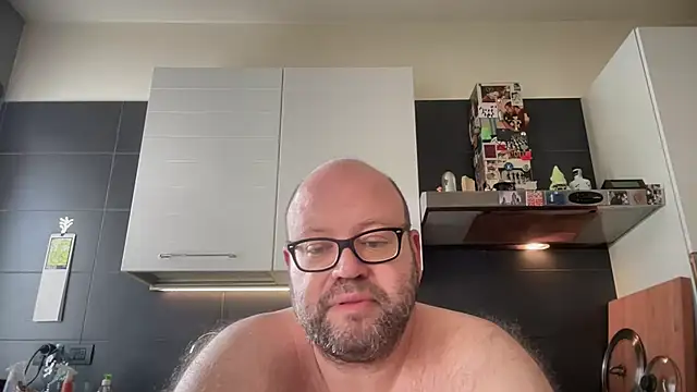 Snapshot of theitalianbear chatting on 05.14.26 theitalianbear online show from 05.14.26