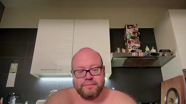 Snapshot of theitalianbear chatting on 05.16.26 theitalianbear online show from 05.16.26