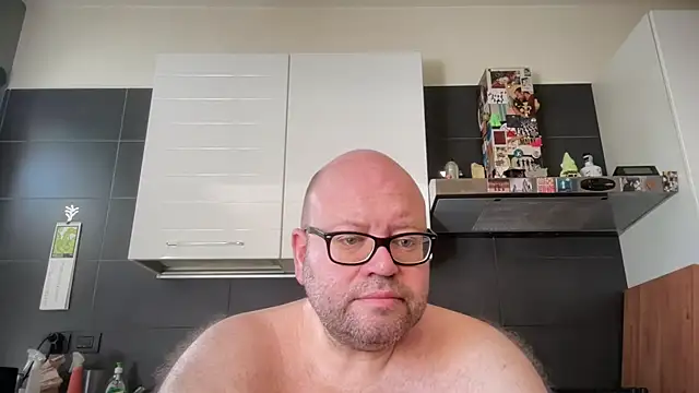 Snapshot of theitalianbear chatting on 05.27.26 theitalianbear online show from 05.27.26