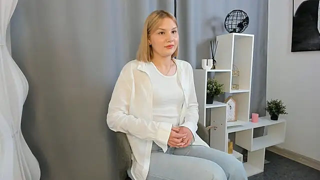Snapshot of AmiraHofmeister chatting on 07.27.26 AmiraHofmeister online show from 07.27.26