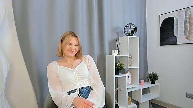 Snapshot of AmiraHofmeister chatting on 07.28.26 AmiraHofmeister online show from 07.28.26