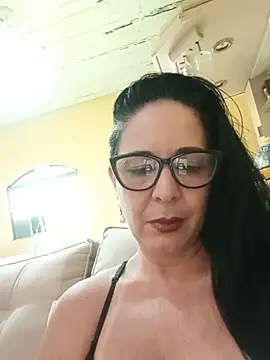 Snapshot of mommy_safira chatting on 07.29.26 mommy safira online show from 07.29.26