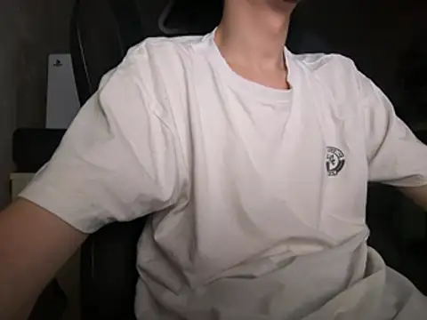Snapshot of virgin19yo_ chatting on 07.30.26 virgin19yo online show from 07.30.26