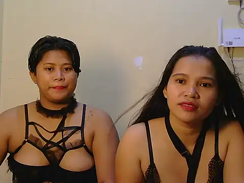 Snapshot of Twowetladies chatting on 07.27.26 Twowetladies online show from 07.27.26