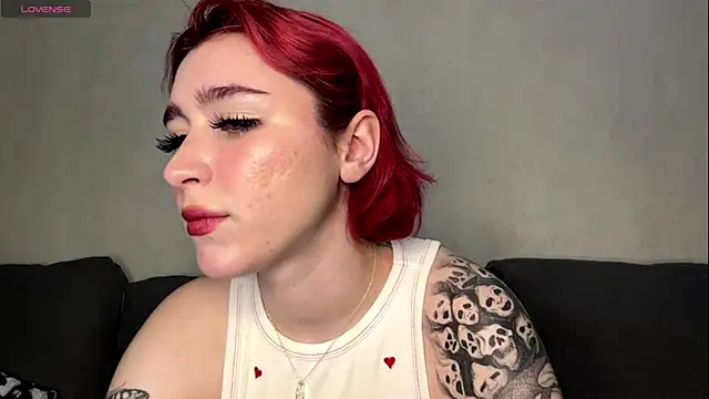 Snapshot of MeryPeyton chatting on 07.27.26 MeryPeyton online show from 07.27.26