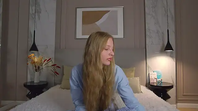 Snapshot of Aurora_Bennett chatting on 07.30.26 Aurora Bennett online show from 07.30.26