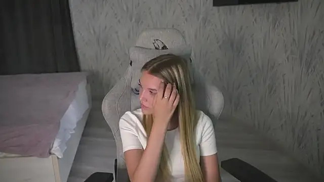 Snapshot of ReaganMolett chatting on 07.31.26 ReaganMolett online show from 07.31.26