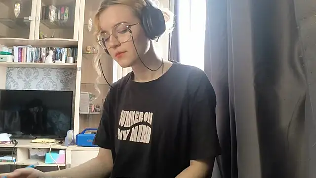 Snapshot of Adelinetre chatting on 07.31.26 Adelinetre online show from 07.31.26