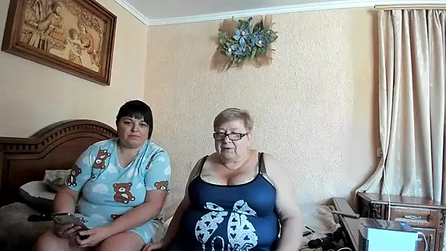 Snapshot of SweetLenaandNatalia chatting on 08.05.26 SweetLenaandNatalia online show from 08.05.26