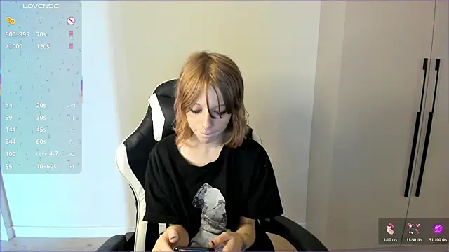 Snapshot of miss_mollysally chatting on 08.08.26 miss mollysally online show from 08.08.26