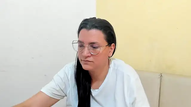 Snapshot of MARILYN_GARCIA chatting on 05.01.26 MARILYN GARCIA online show from 05.01.26
