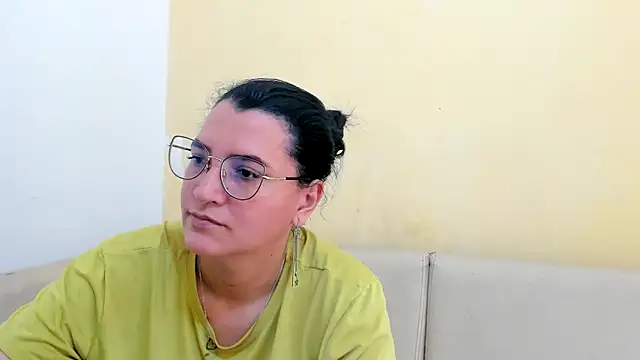 Snapshot of MARILYN_GARCIA chatting on 05.13.26 MARILYN GARCIA online show from 05.13.26