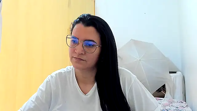 Snapshot of MARILYN_GARCIA chatting on 05.25.26 MARILYN GARCIA online show from 05.25.26