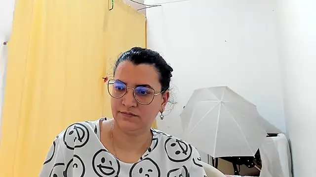 Snapshot of MARILYN_GARCIA chatting on 05.26.26 MARILYN GARCIA online show from 05.26.26