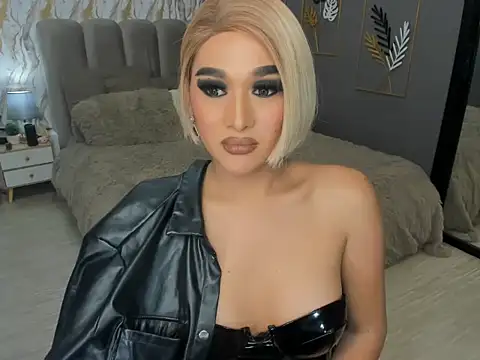 Snapshot of LegendaryNicole chatting on 10.01.25 LegendaryNicole online show from 10.01.25
