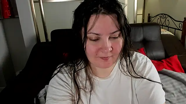 Snapshot of MarySwon chatting on 12.25.24 MarySwon online show from 12.25.24