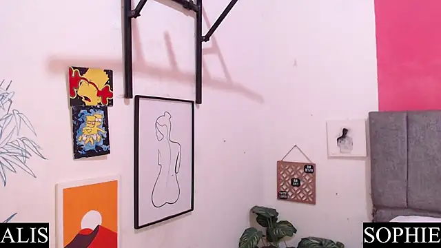 Snapshot of Sophie_And_Alis chatting on 03.09.25 Sophie And Alis online show from 03.09.25