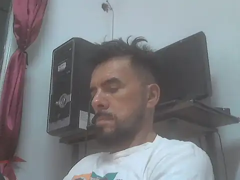 Snapshot of el_principe_hot chatting on 10.25.25 el principe hot online show from 10.25.25