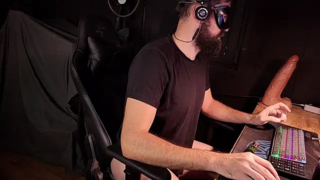 Snapshot of AnalOrgasm_CG chatting on 11.06.25 AnalOrgasm CG online show from 11.06.25