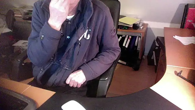 Snapshot of outlaw200 chatting on 12.03.24 outlaw200 online show from 12.03.24