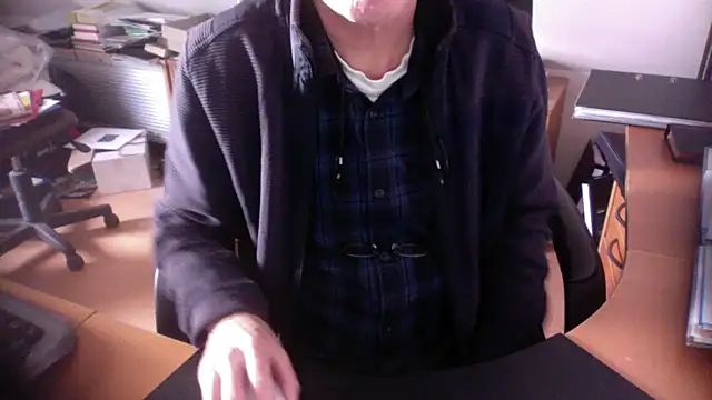 Snapshot of outlaw200 chatting on 12.23.24 outlaw200 online show from 12.23.24