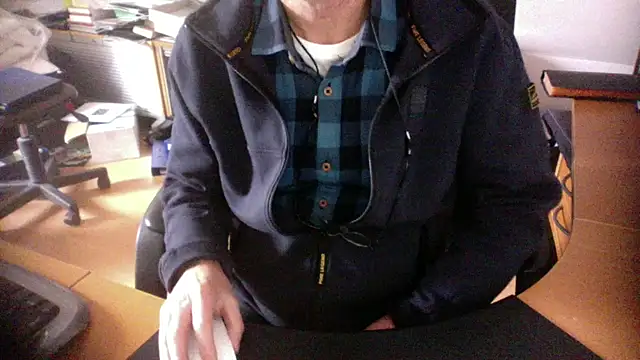 Snapshot of outlaw200 chatting on 12.27.24 outlaw200 online show from 12.27.24