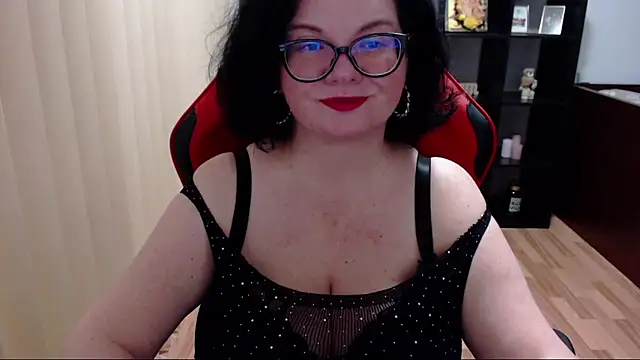 MissTroublle online show from 11.26.25