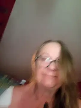 Snapshot of MucMilf59 chatting on 04.17.26 MucMilf59 online show from 04.17.26