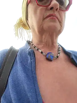 Snapshot of MucMilf59 chatting on 04.30.26 MucMilf59 online show from 04.30.26