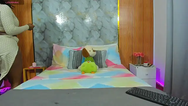 Angeluzii online show from 12.18.25