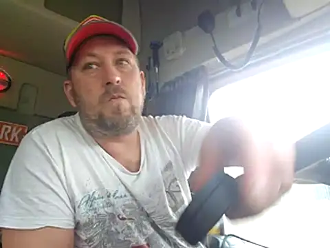 Snapshot of ktmtom247 chatting on 12.22.25 ktmtom247 online show from 12.22.25