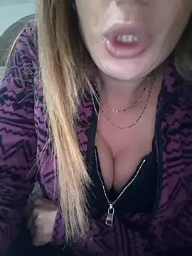 fammefatale1987 online show from 11.24.25