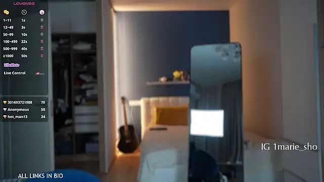 LAUREL HAZEL online show from 10.05.25