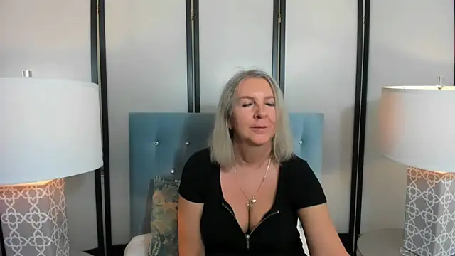 Snapshot of EricaTop chatting on 02.13.25 EricaTop online show from 02.13.25