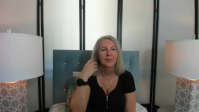 Snapshot of EricaTop chatting on 02.16.25 EricaTop online show from 02.16.25