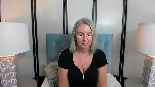 Snapshot of EricaTop chatting on 02.26.25 EricaTop online show from 02.26.25