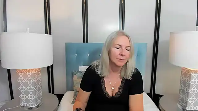 Snapshot of EricaTop chatting on 10.08.25 EricaTop online show from 10.08.25