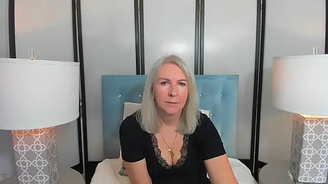 Snapshot of EricaTop chatting on 10.12.25 EricaTop online show from 10.12.25