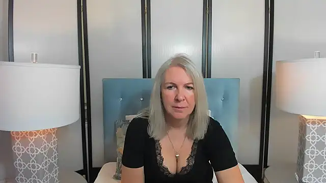 Snapshot of EricaTop chatting on 10.19.25 EricaTop online show from 10.19.25