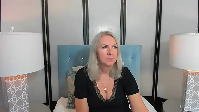 Snapshot of EricaTop chatting on 10.27.25 EricaTop online show from 10.27.25