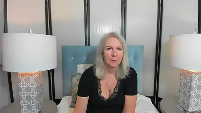 Snapshot of EricaTop chatting on 10.30.25 EricaTop online show from 10.30.25