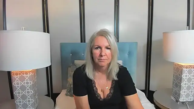 Snapshot of EricaTop chatting on 11.03.25 EricaTop online show from 11.03.25