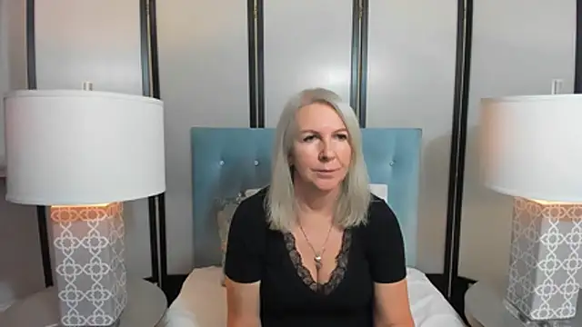 Snapshot of EricaTop chatting on 11.05.25 EricaTop online show from 11.05.25