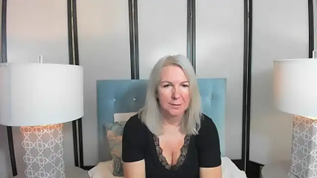 Snapshot of EricaTop chatting on 11.09.25 EricaTop online show from 11.09.25