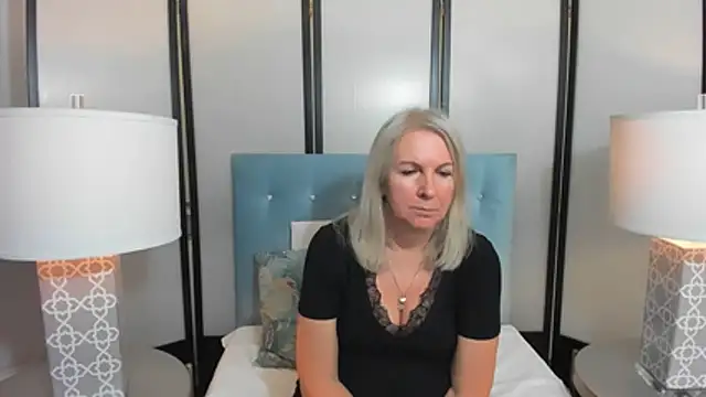 Snapshot of EricaTop chatting on 11.10.25 EricaTop online show from 11.10.25