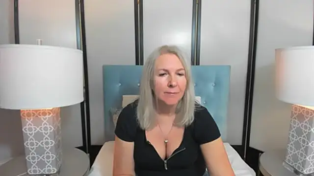 Snapshot of EricaTop chatting on 11.12.25 EricaTop online show from 11.12.25